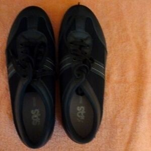 Ladies black SAS shoes, like new, size 9M